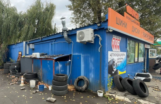 У Києві демонтували СТО, яке «виросло» удвічі від заявлених розмірів на папері – фото