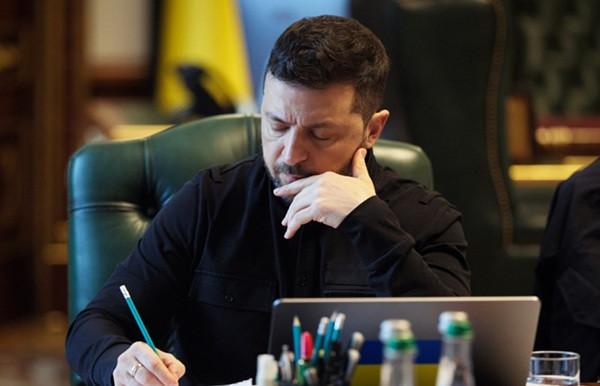 Володимир Зеленський обговорив із президенткою Європейського центрального банку Крістін Лагард російські обстріли та використання заморожених російських активів