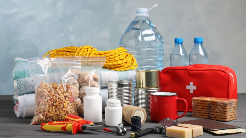 Киевлян призвали сделать запасы воды, продуктов и зарядить устройства