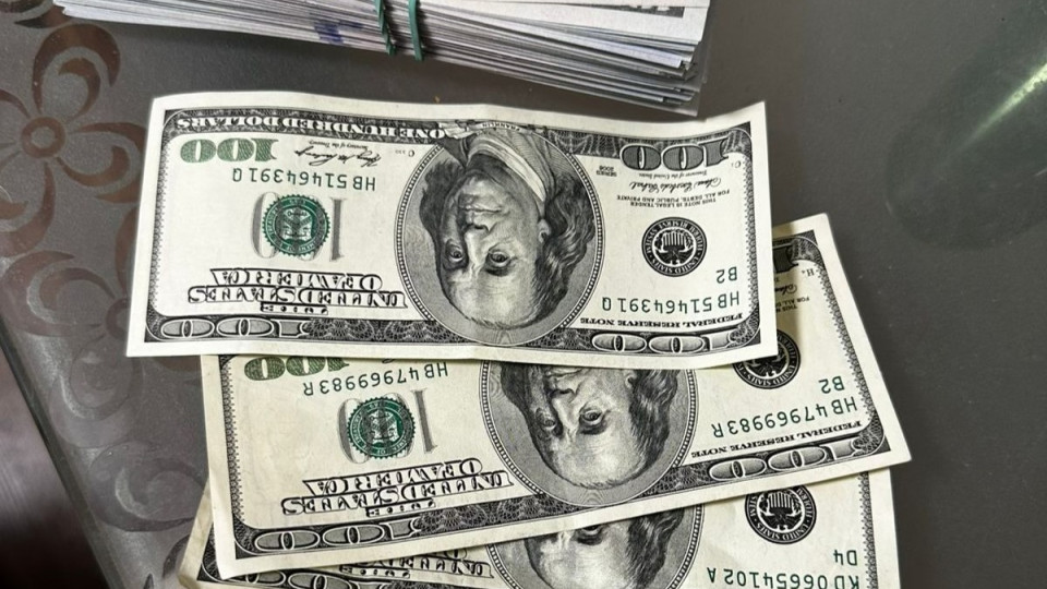 $20 тысяч– за поездку в Румынию, $13 тысяч– за бронирование: в Киеве задержали двух организаторов незаконных схем