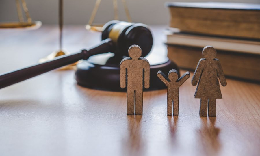 У Британії суддю покарали за затримку рішення у справі про опіку над дитиною на понад два роки
