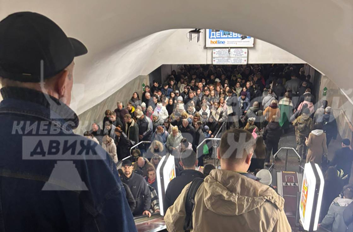 У Києві зникло світло на двох станціях метро
