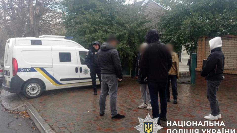 В Киевской области мужчина убил знакомого во время пьянки и еще сутки пил рядом с телом