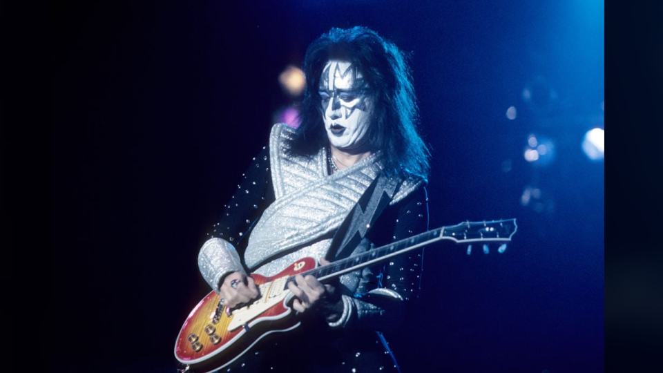 Ушел из жизни сооснователь и гитарист легендарной группы KISS — Эйс Фрейли