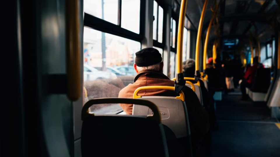 У Києві з 20 жовтня змінили рух транспорту через Подільський міст під час повітряної тривоги