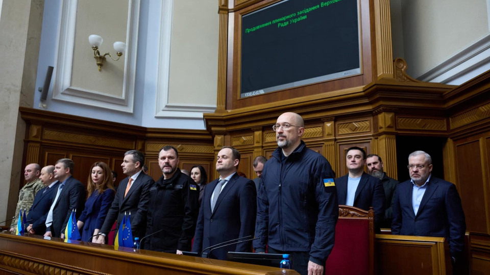 Депутаты просят разрешить им задавать вопросы и получать ответы от должностных лиц на пленарном заседании — изменения в регламент