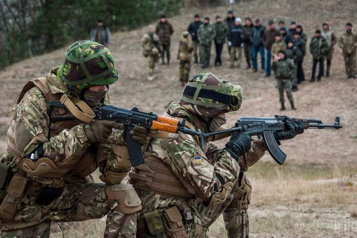 ЕС рассматривает возможность обучения украинских военных непосредственно в Украине – СМИ