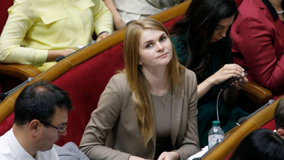 Верховна Рада підтримала складення мандату нардепом від «Слуги народу» Анною Колісник