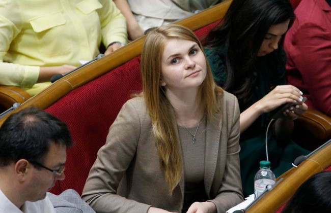 Верховна Рада підтримала складення мандату нардепом від «Слуги народу» Анною Колісник