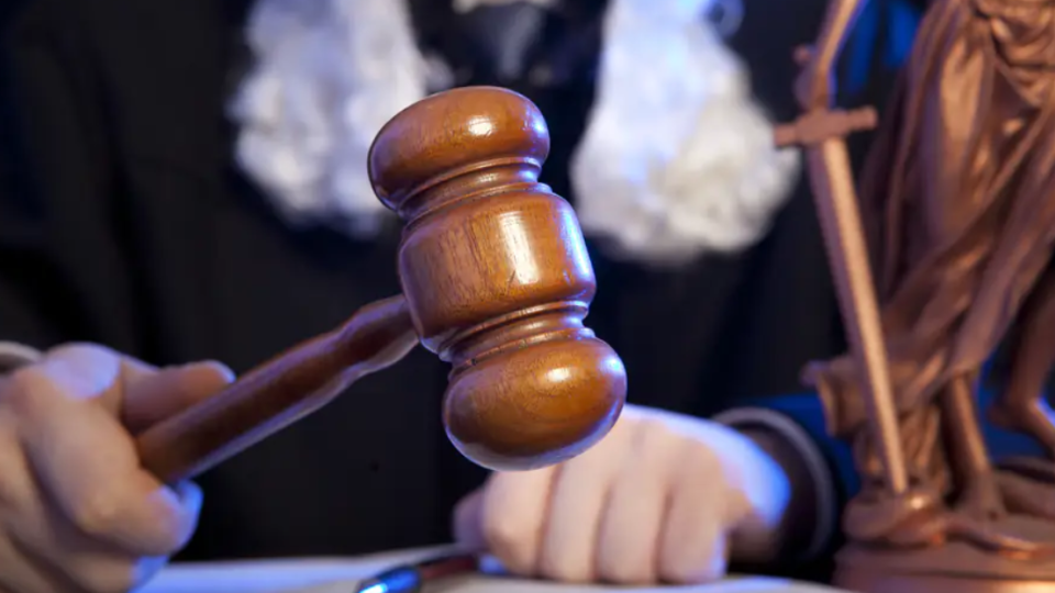 Британського суддю покарали за використання своєї посади у передвиборчій кампанії