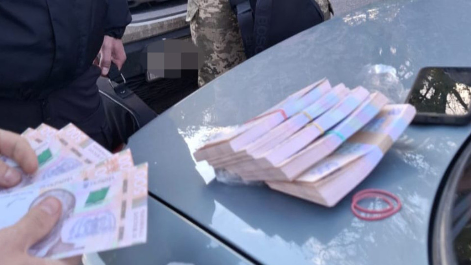 Вимагав 7000 доларів за переведення до іншої військової частини — викрили майора ЗСУ