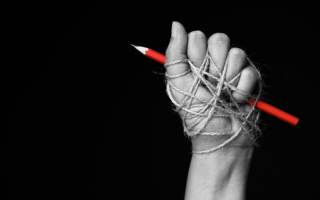 Верховный Суд решил, что журналистам запрещено публиковать имя подозреваемых или обвиняемых в махинациях чиновников до приговора суда