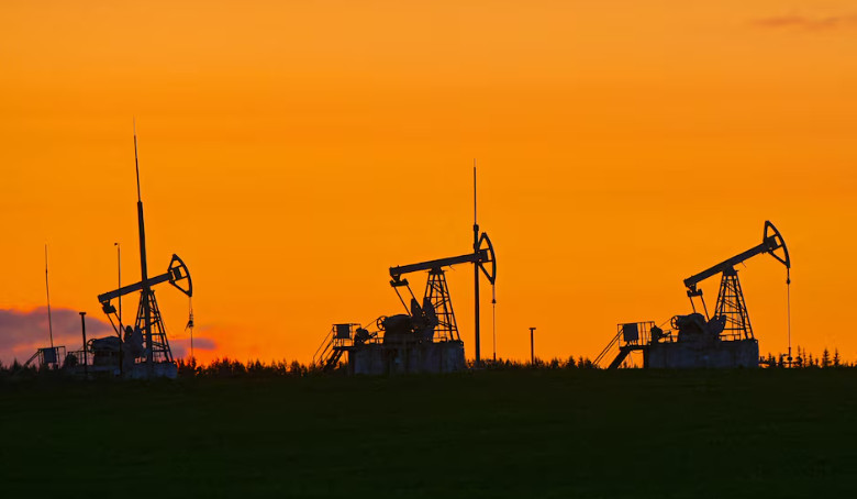 Держкомпанії Китаю призупинили закупівлі російської нафти через санкції США — Reuters