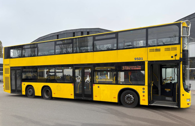 У Києві на вихідних запустили двоповерховий автобус на маршрут – фото