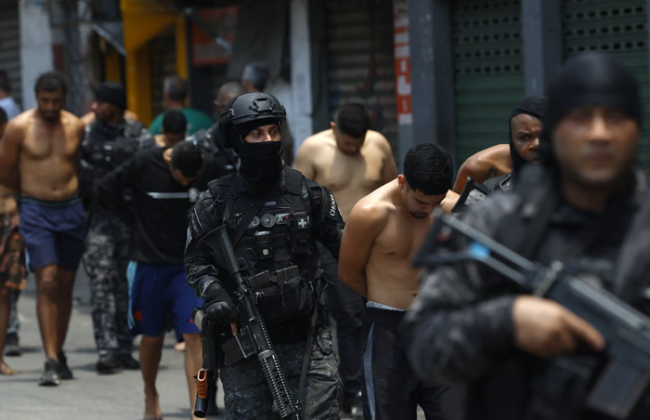 У Бразилії спалахнула війна між владою та наркокартелями — десятки загиблих, відео