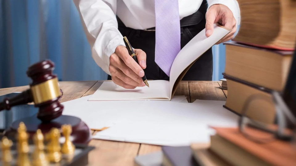 В Британії голову юрфірми виключили з реєстру за привласнення понад 160 тисяч фунтів клієнтських коштів