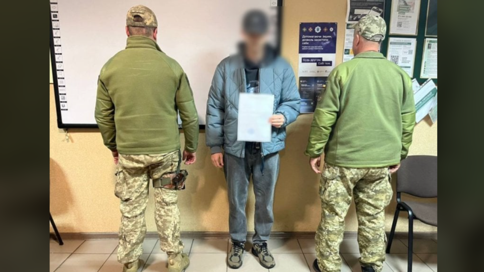 Прямував до Болгарії на тренінг — 26-річний чоловік намагався виїхати за підробленими документами про відрядження
