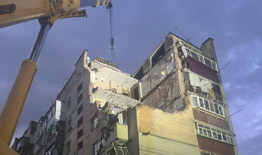 Взрыв в многоэтажке в Хмельницком — под завалами дома нашли тела двух человек