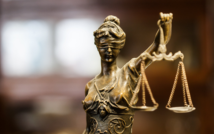 Апеляційний суд змінив рішення щодо стягнення аліментів на повнолітню студентку — деталі справи