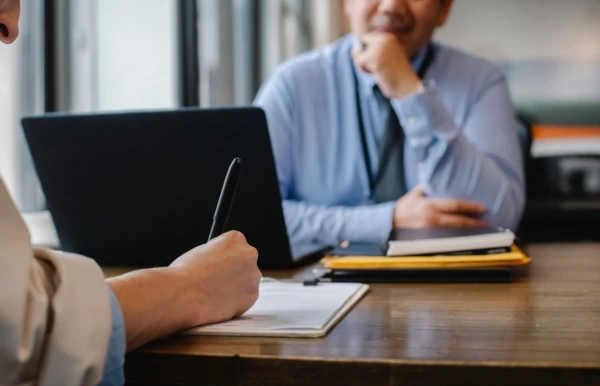 У Держпраці роз’яснили, чи може роботодавець відкликати працівника із відпустки без збереження зарплати