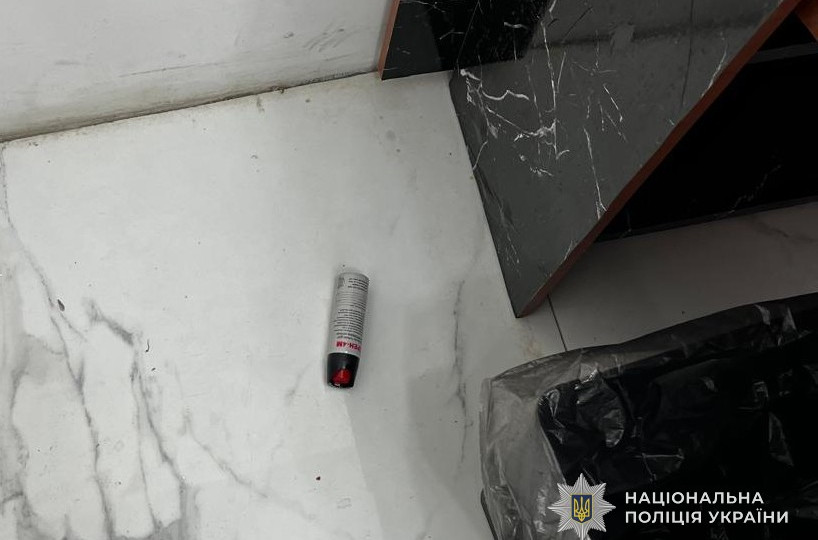 У Львові п’яний чоловік напав на поліцейського з газовим балончиком — правоохоронець отримав опіки