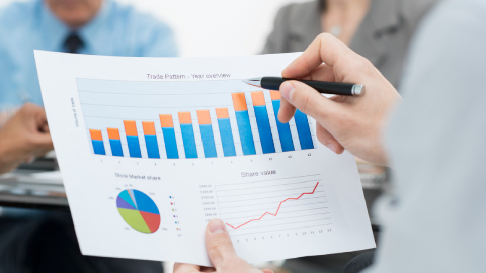 Середня зарплата у вересні зросла до 26 623 гривень — хто заробляє найбільше