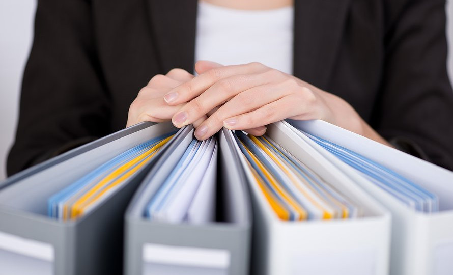 Минюст объяснил, как обезопасить завещание или договор – нотариус может принять документы на хранение