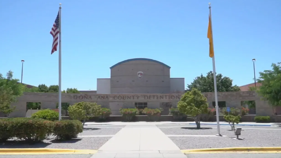 В США заключенные подали в суд на тюремную администрацию из-за жестоких «тренировок» с взрывами и оружием