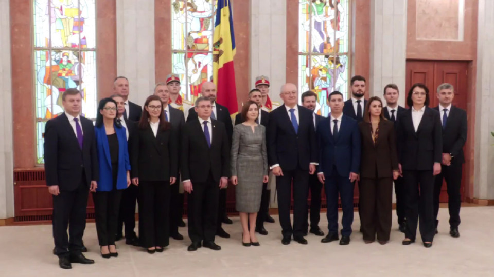 Новое правительство Молдовы во главе с Александру Мунтяну принесло присягу