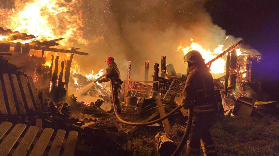 На Житомирщині серед ночі зайнявся дерев’яний будинок – пожежа забрала життя двох жінок