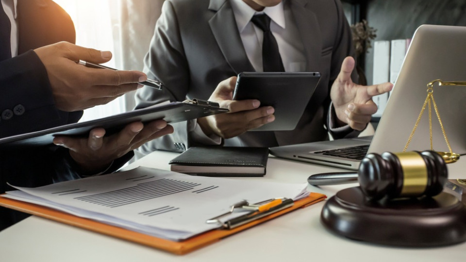 У Британії суд урізав гонорар юрфірми наполовину через завищені витрати