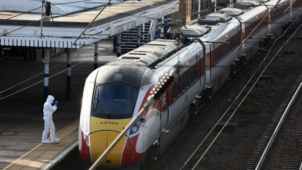 Резня в британском поезде – десятки пассажиров стали жертвами нападения с ножом