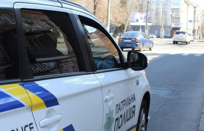 Інспектор патрульної служби під час чергування забрав шолом і тактичні рукавиці з місця ДТП і виставив на OLX