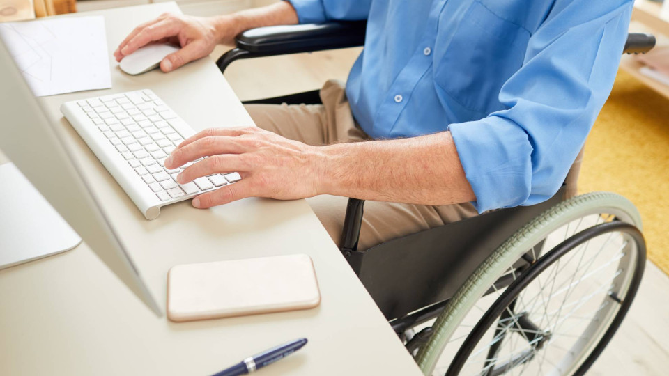 Какие льготы получают лица с инвалидностью при трудоустройстве на работу — объяснение Гоструда