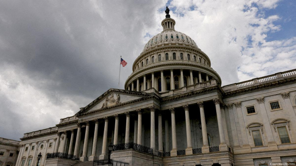 Шатдаун в США затянулся: демократы и республиканцы готовят компромисс для разблокирования работы Конгресса