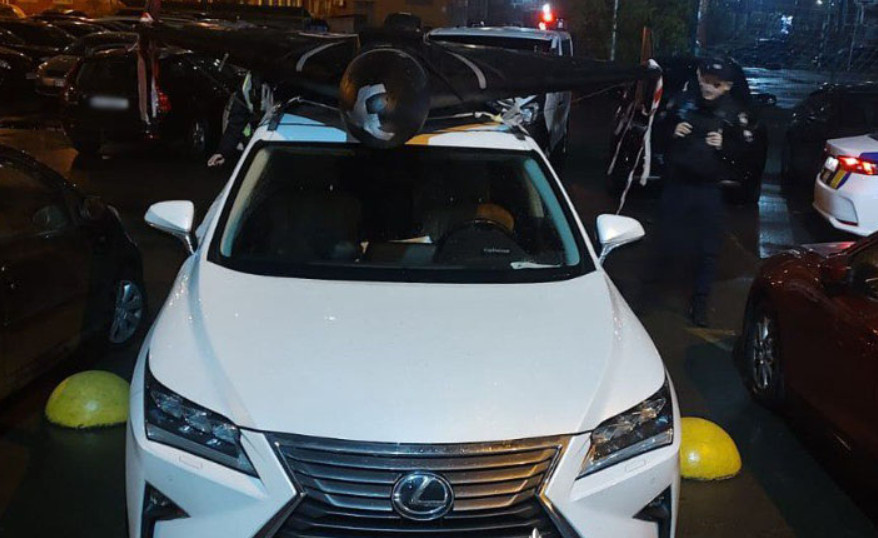 У Києві поліція вилучила «шахед», який чоловік перевозив на даху автомобіля — фото