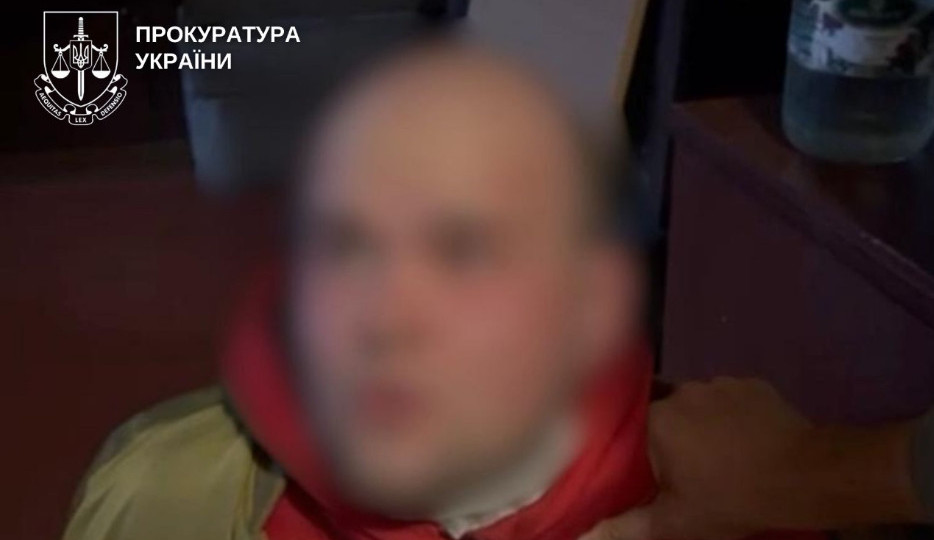 У Києві відправили за ґрати чоловіка, який плював жінкам з дітьми в обличчя та тягав за волосся