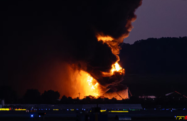 У США в аеропорту Луїсвілля розбився вантажний літак поштової компанії UPS, відео