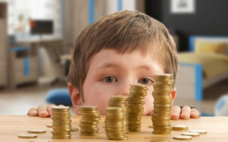 Кому виплатять 50 тисяч гривень при народжені дитини – є умова