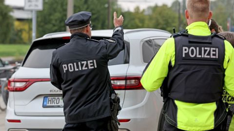 Полиция остановила пару, которая занималась пикантными делами на скорости 140 км/ч