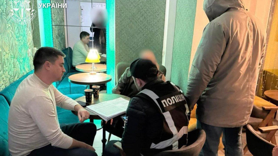 У Києві викрили чоловіків, які обіцяли створити «лазерну зброю проти дронів» за 3,2 млн грн