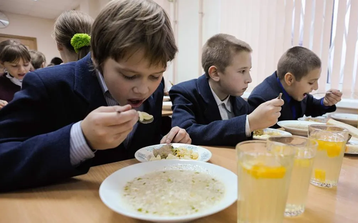 Правительство обновило стратегию реформирования школьного питания