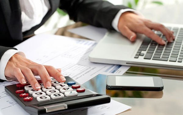 Нужно ли ФЛП платить НДС за комиссию, которую удержал платежный сервис — разъяснение налоговой