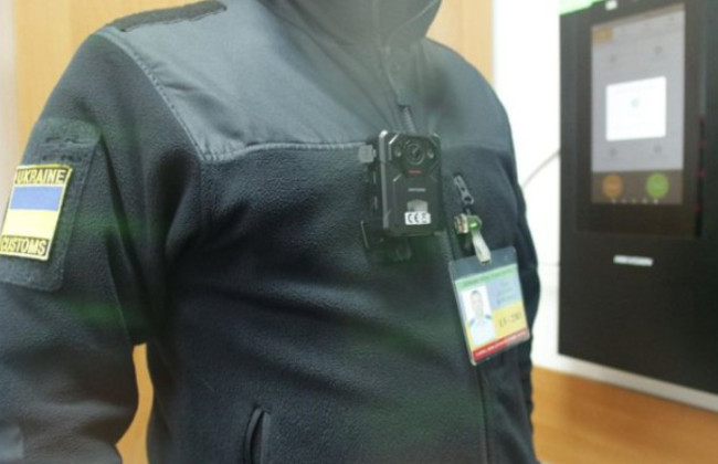 В Україні унормували використання бодікамер посадовими особами митних органів