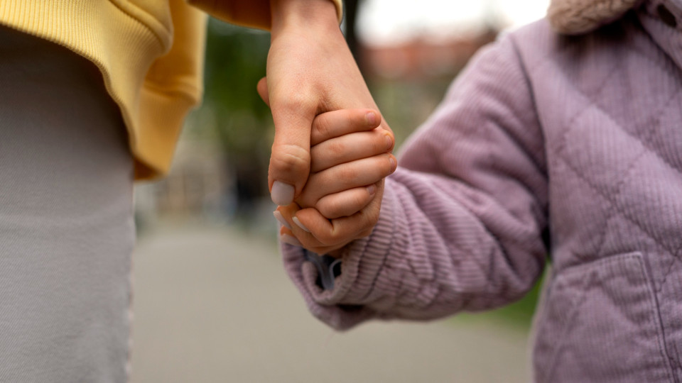 Як оформити допомогу на дитину одинокій матері — роз’яснення Пенсійного фонду