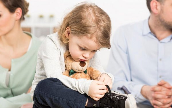 Кто должен содержать ребенка, если родители не могут это делать — разъяснение Минюста