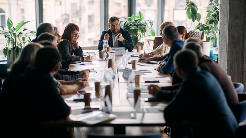 Мінсоцполітики анонсувало підвищення виплат для прийомних батьків із 2026 року