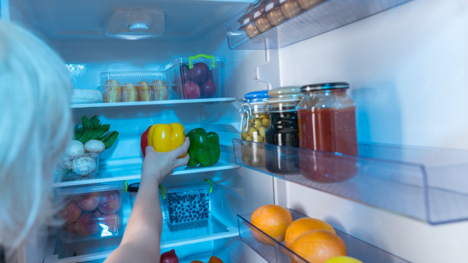 Світло вимкнули — що робити з продуктами: як зберігати їжу, коли холодильник не працює