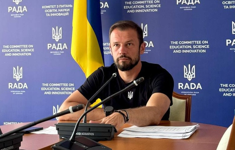 Освітній комітет звернеться до прем’єр-міністра щодо підвищення зарплат вчителів до трьох мінімальних — Бабак