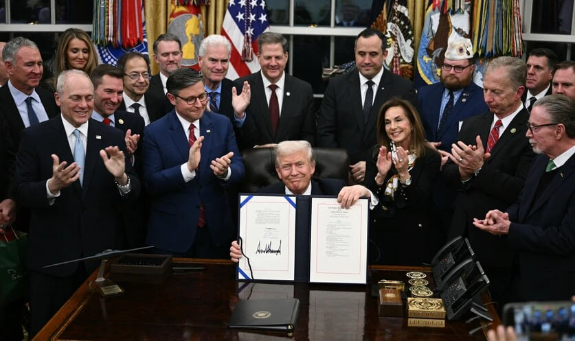 В США завершился самый длинный шатдаун в истории — Трамп подписал закон о финансировании правительства